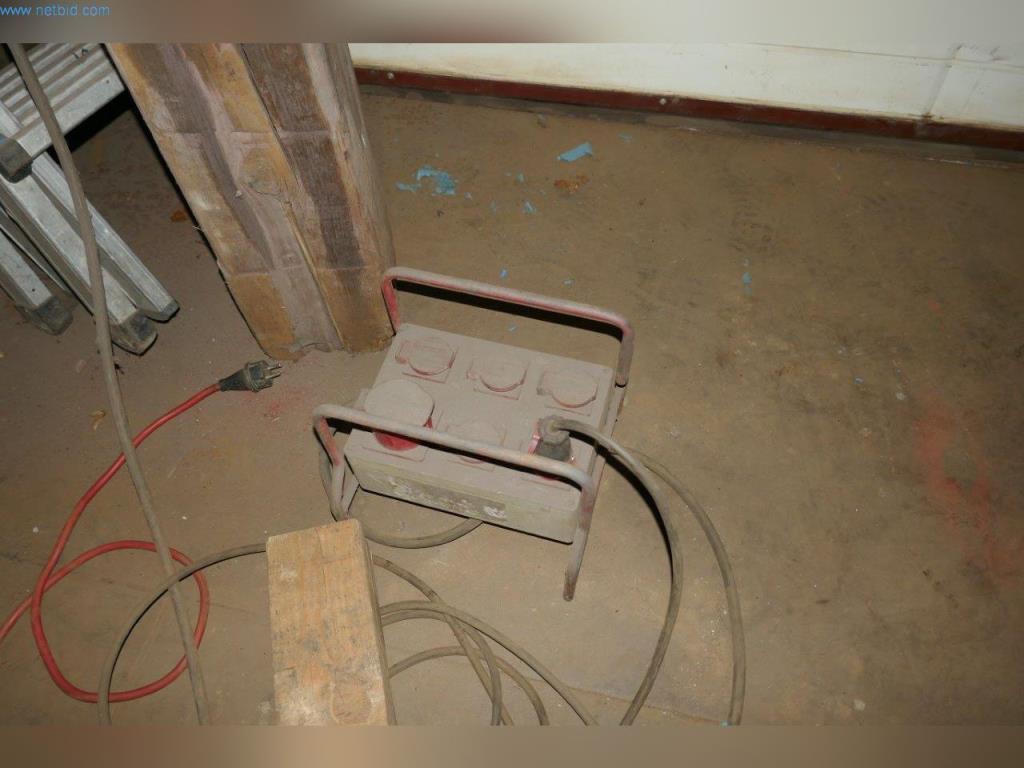 Stroje, provozní a kancelářské vybavení, zásoby, montážní materiál a vozidla-7