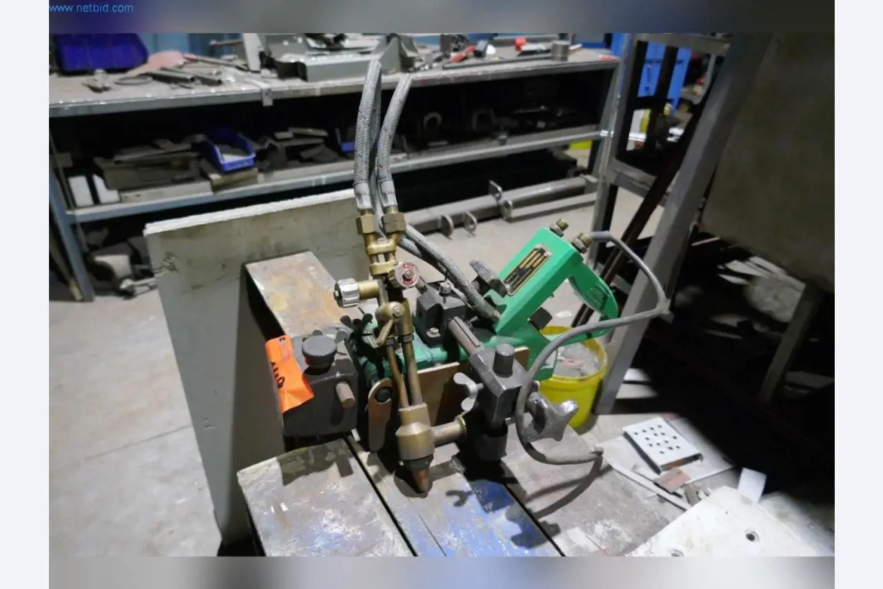 Stroje, provozní a kancelářské vybavení, zásoby, montážní materiál a vozidla-1