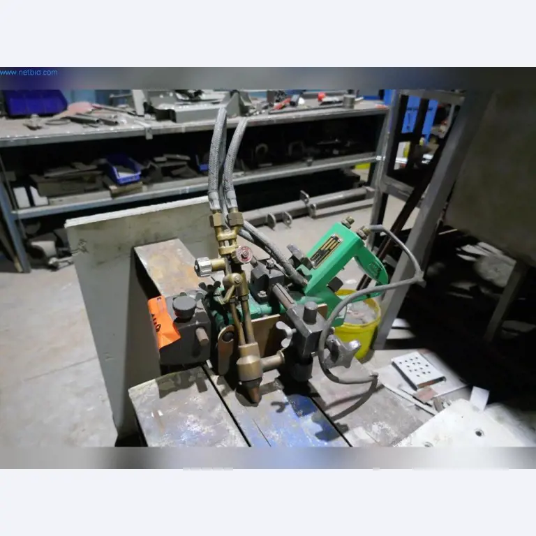 Stroje, provozní a kancelářské vybavení, zásoby, montážní materiál a vozidla-1