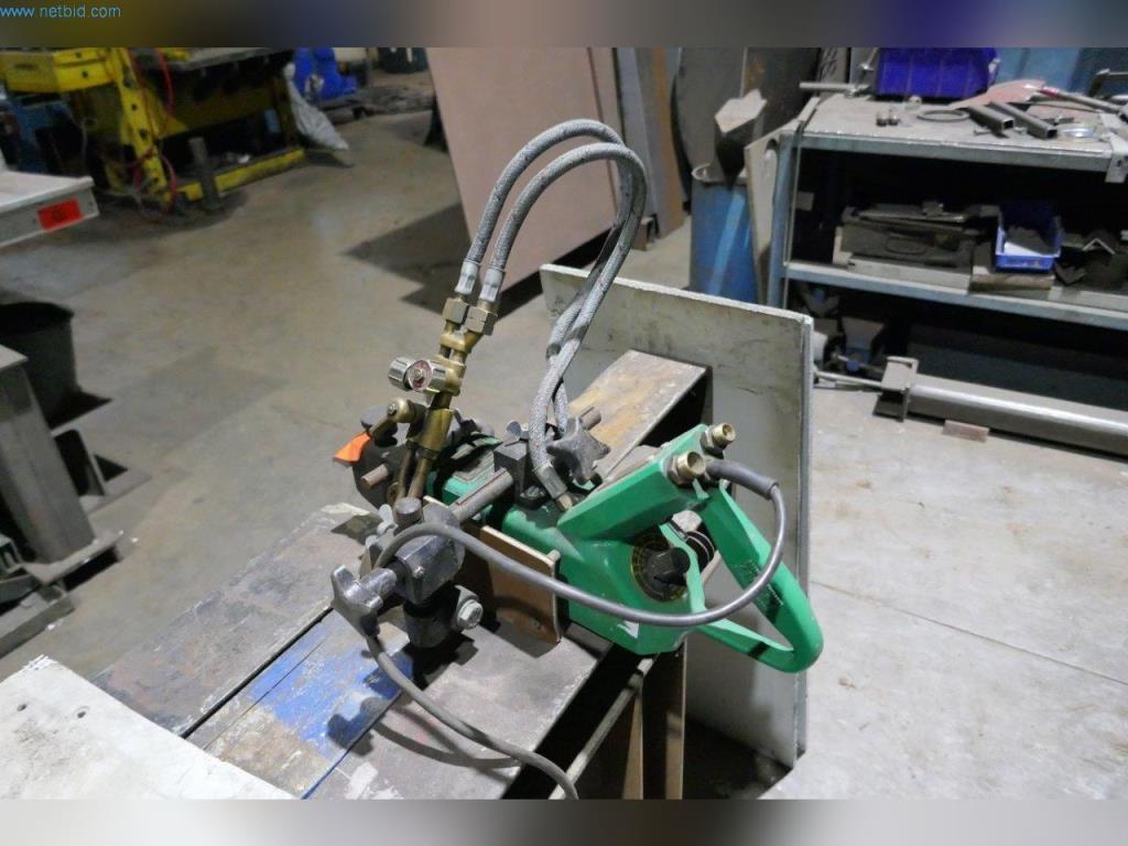 Stroje, provozní a kancelářské vybavení, zásoby, montážní materiál a vozidla-2