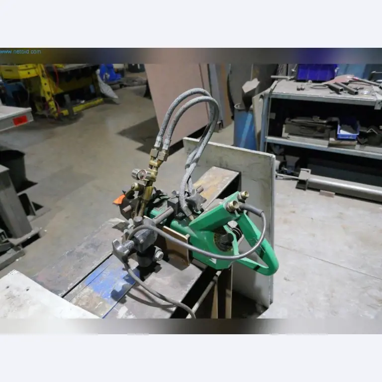 Stroje, provozní a kancelářské vybavení, zásoby, montážní materiál a vozidla-2