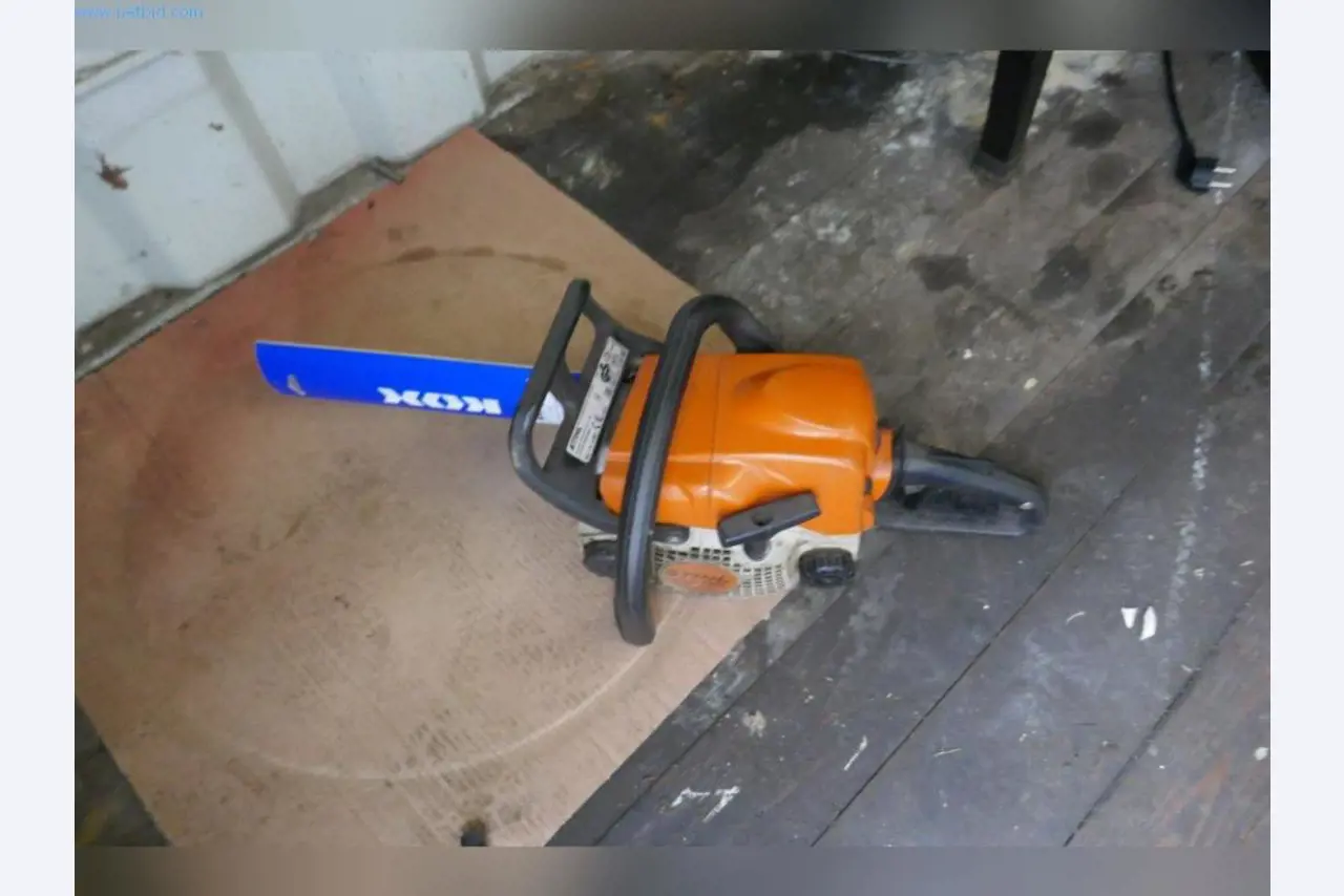 Stroje, provozní a kancelářské vybavení, zásoby, montážní materiál a vozidla-1