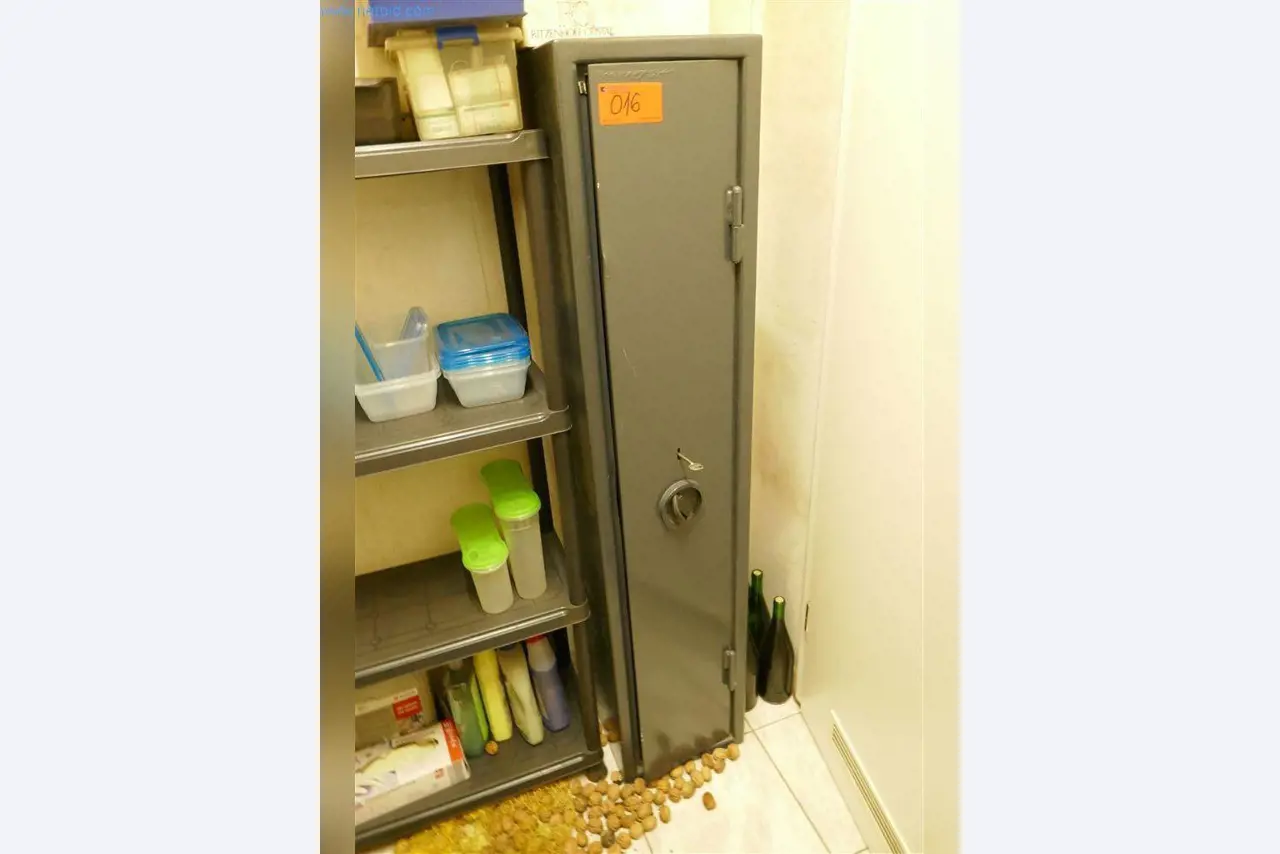 Stroje, provozní a kancelářské vybavení, zásoby, montážní materiál a vozidla-1