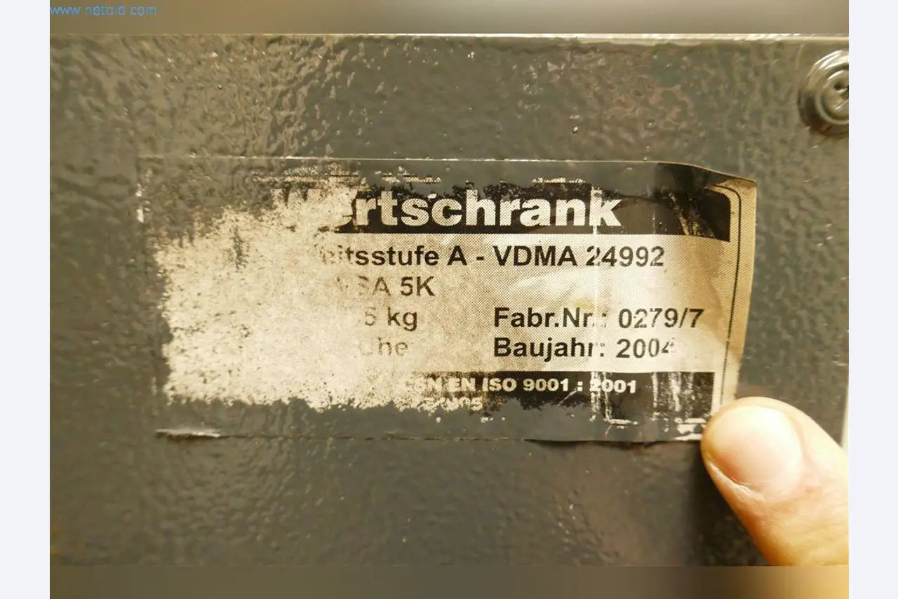 Stroje, provozní a kancelářské vybavení, zásoby, montážní materiál a vozidla-2