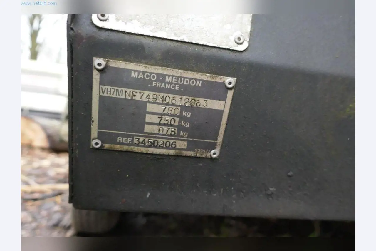 Stroje, provozní a kancelářské vybavení, zásoby, montážní materiál a vozidla-4