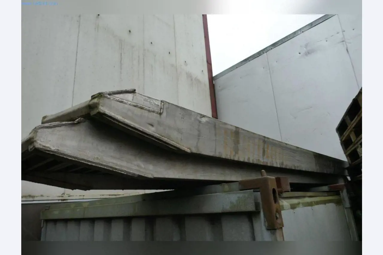 Stroje, provozní a kancelářské vybavení, zásoby, montážní materiál a vozidla-1