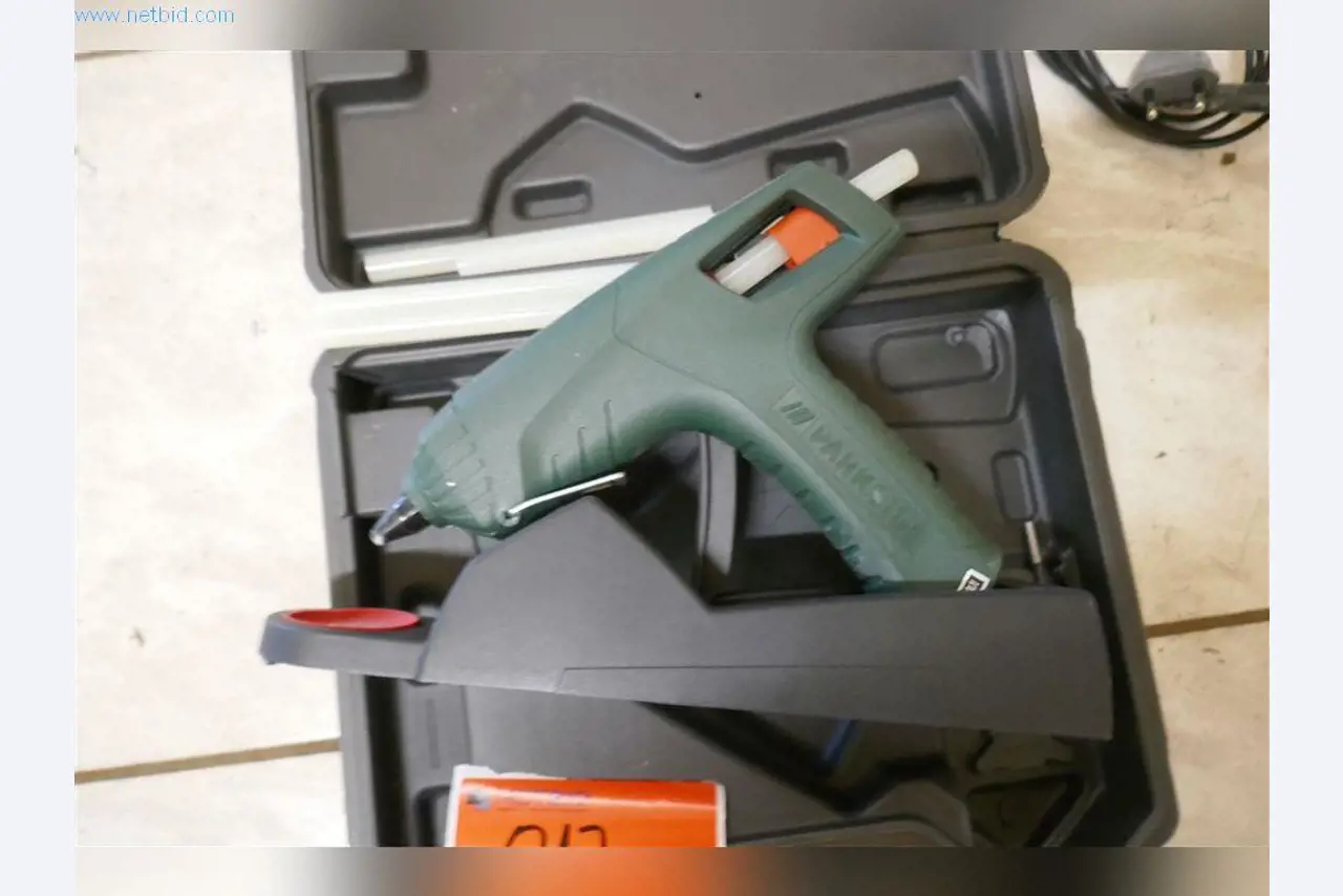 Stroje, provozní a kancelářské vybavení, zásoby, montážní materiál a vozidla-10