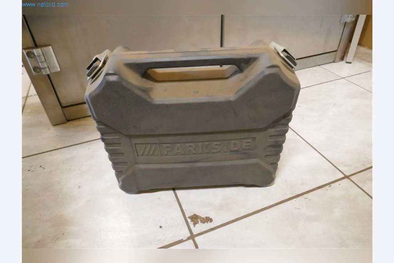 Stroje, provozní a kancelářské vybavení, zásoby, montážní materiál a vozidla-11