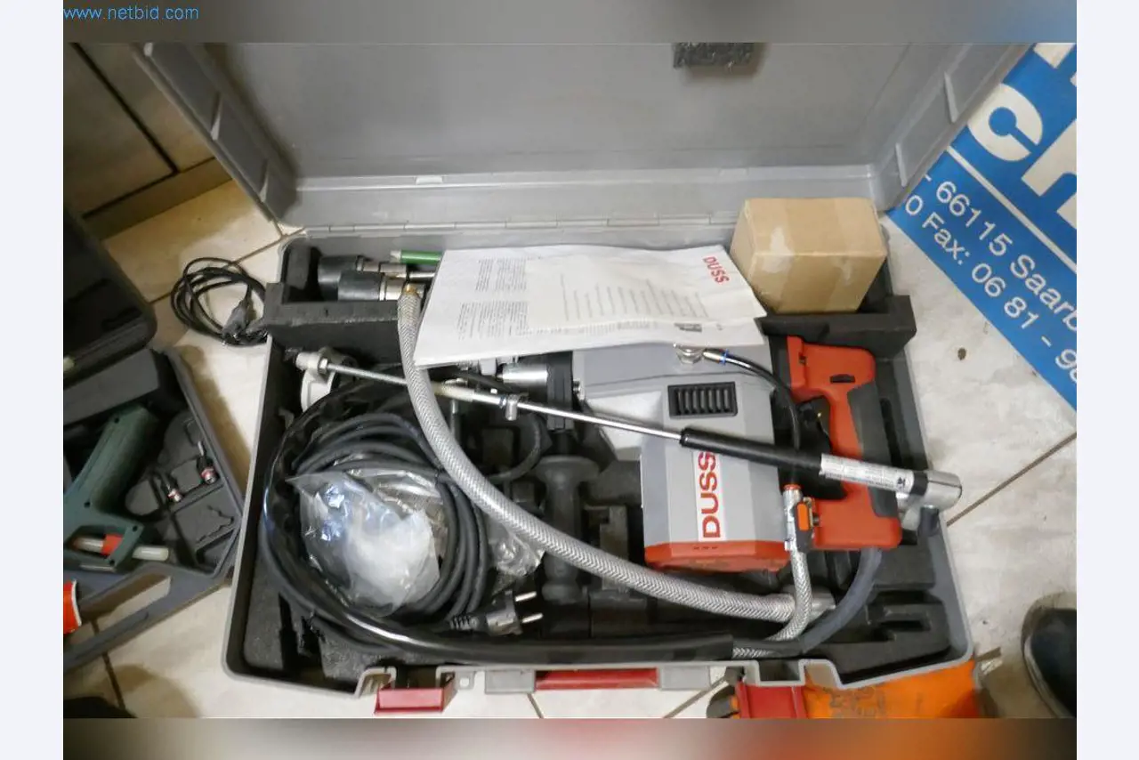 Stroje, provozní a kancelářské vybavení, zásoby, montážní materiál a vozidla-8