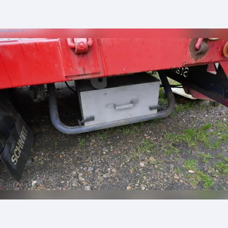 Stroje, provozní a kancelářské vybavení, zásoby, montážní materiál a vozidla-10