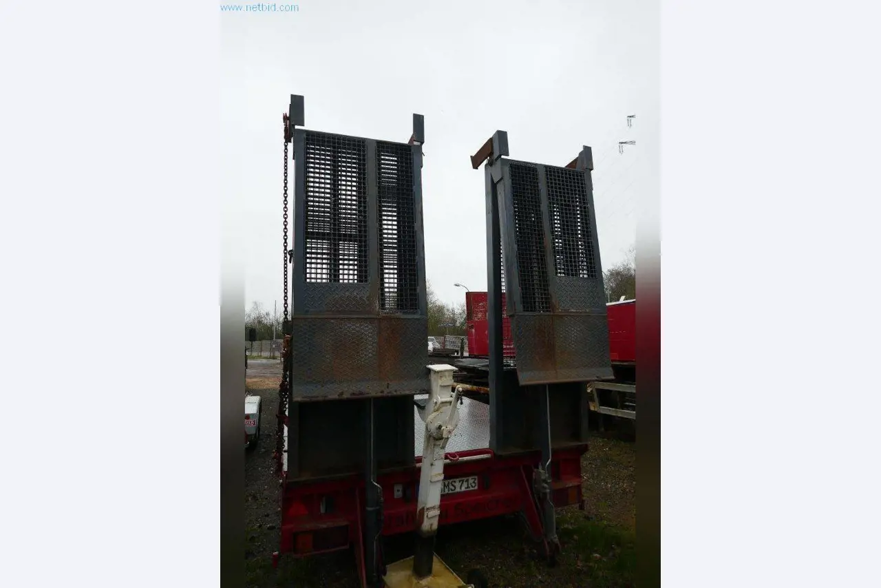 Stroje, provozní a kancelářské vybavení, zásoby, montážní materiál a vozidla-12