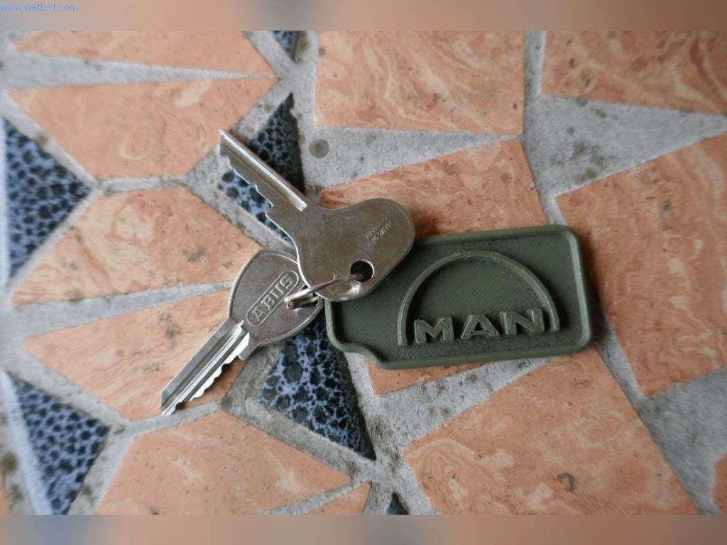 Stroji, poslovna in pisarniška oprema, zaloge, montažni material in vozila-23