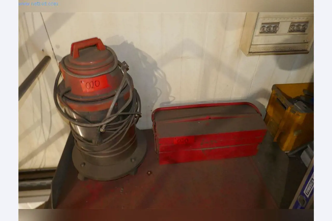 Stroje, provozní a kancelářské vybavení, zásoby, montážní materiál a vozidla-4