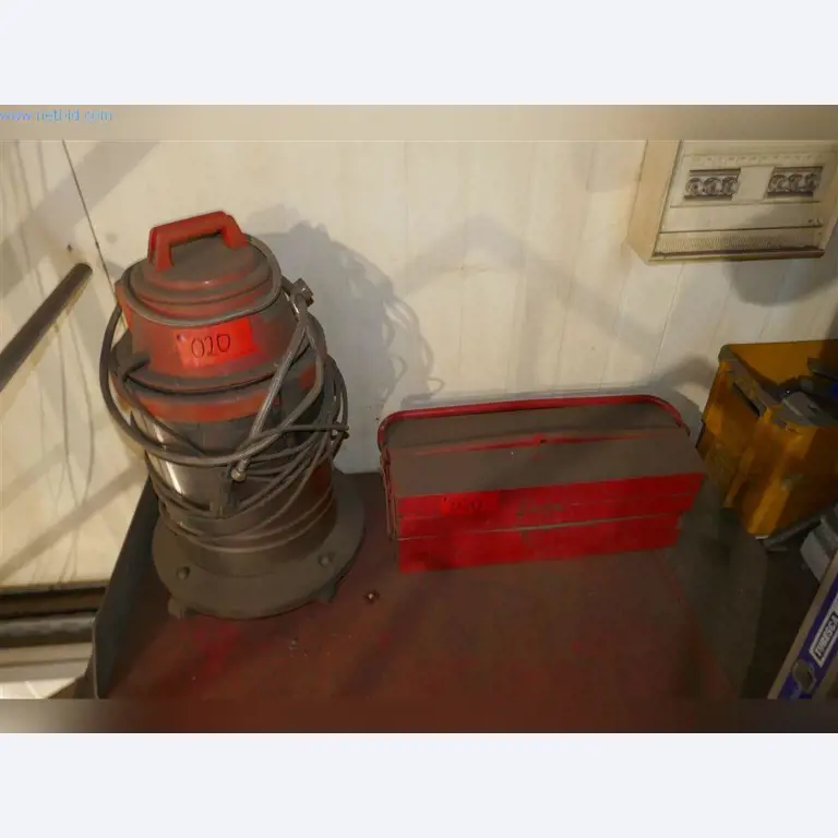 Stroje, provozní a kancelářské vybavení, zásoby, montážní materiál a vozidla-4