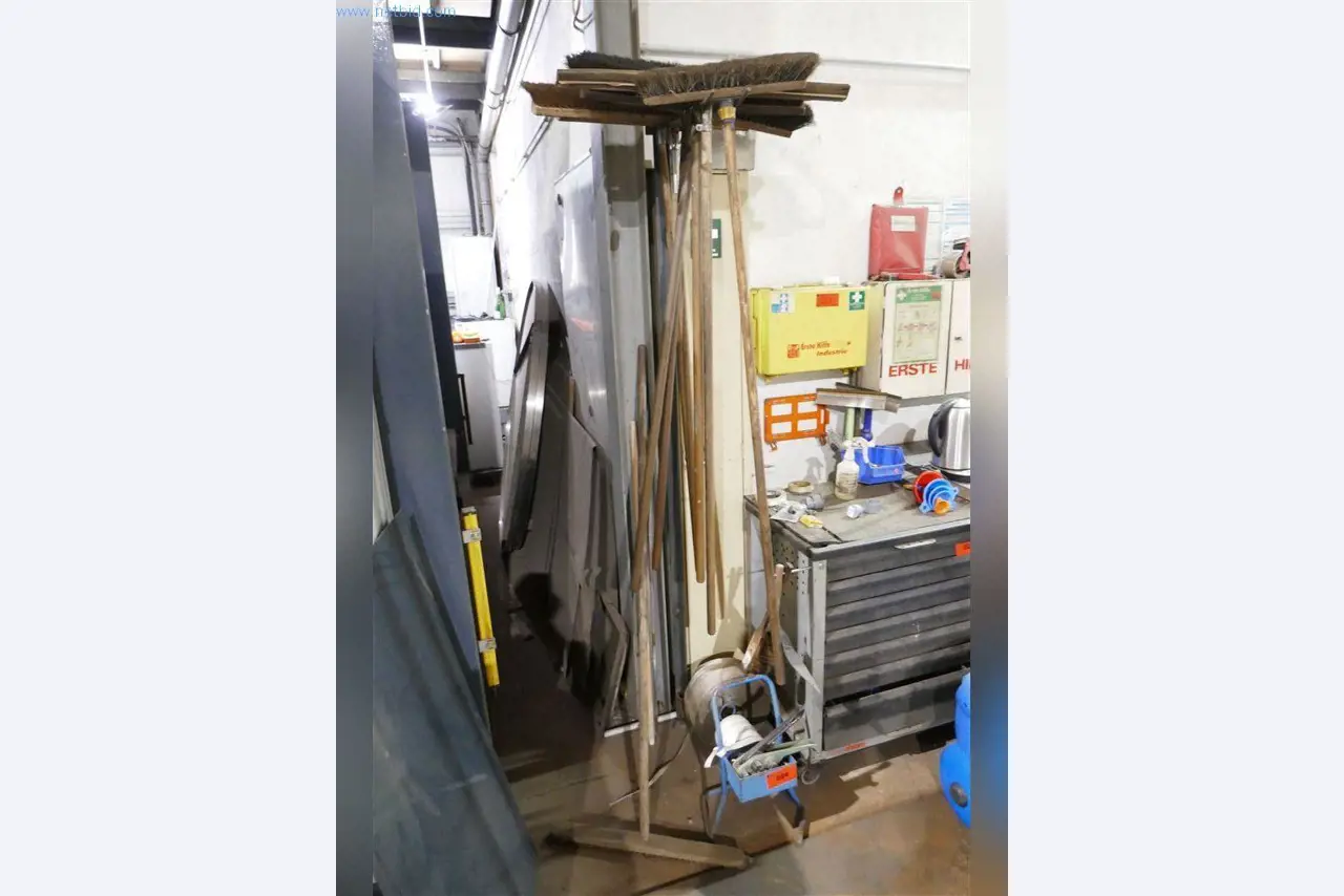 Machines, bedrijfs- en kantooruitrusting, voorraden, assemblagematerialen en voertuigen-2