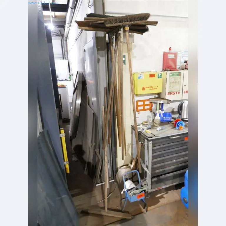 Machines, bedrijfs- en kantooruitrusting, voorraden, assemblagematerialen en voertuigen-2