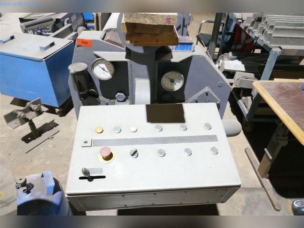 Máquinas, equipamento operacional e de escritório, existências, materiais de montagem e veículos (divisão Construção Metálica)-4