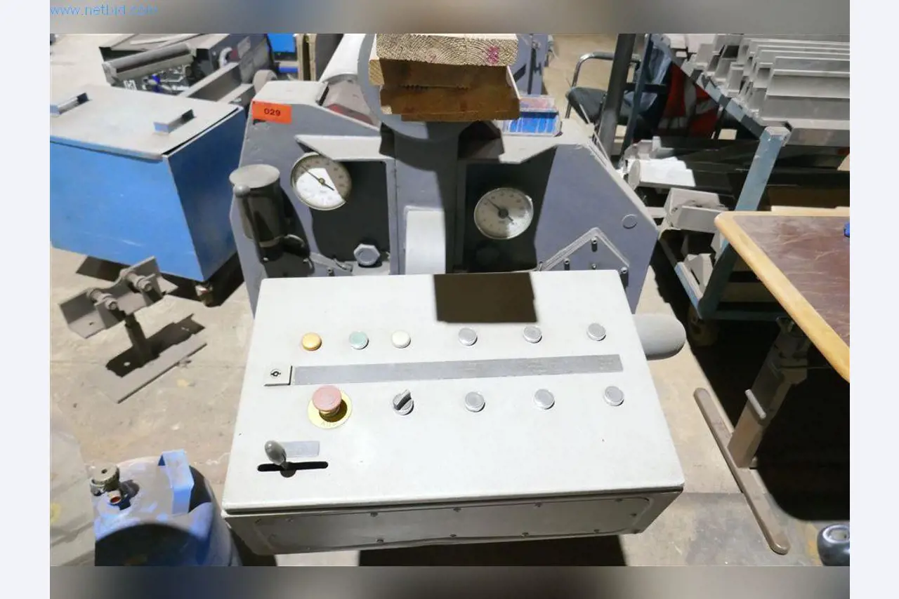 Máquinas, equipamento operacional e de escritório, existências, materiais de montagem e veículos (divisão Construção Metálica)-4