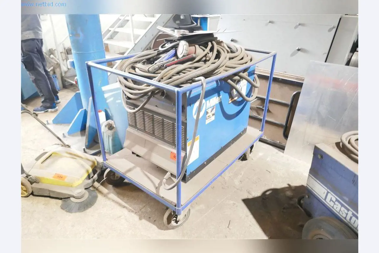 Maquinaria, equipos operativos y de oficina, existencias, materiales de montaje y vehículos-2