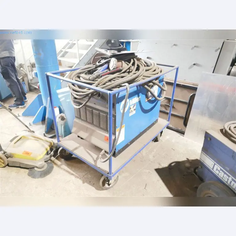 Maquinaria, equipos operativos y de oficina, existencias, materiales de montaje y vehículos-2