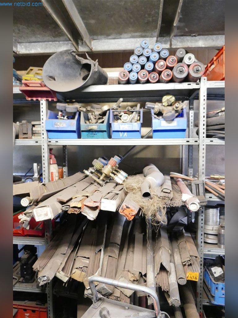 Stroje, provozní a kancelářské vybavení, zásoby, montážní materiál a vozidla-3