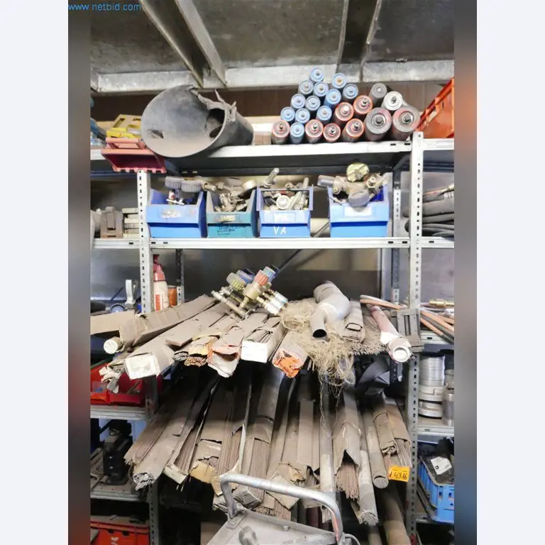 Stroje, provozní a kancelářské vybavení, zásoby, montážní materiál a vozidla-3