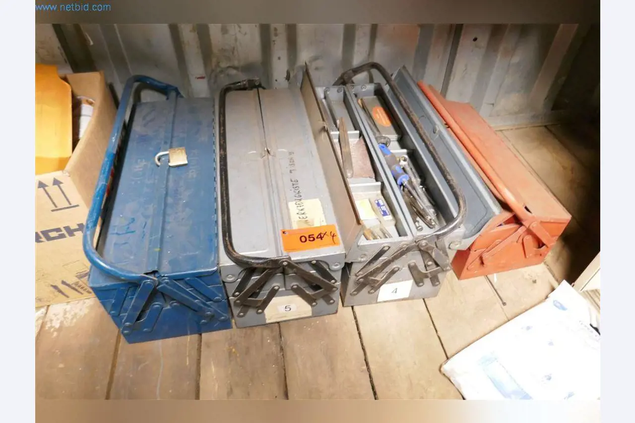 Stroje, provozní a kancelářské vybavení, zásoby, montážní materiál a vozidla-1