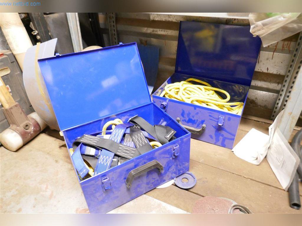 Stroje, provozní a kancelářské vybavení, zásoby, montážní materiál a vozidla-2