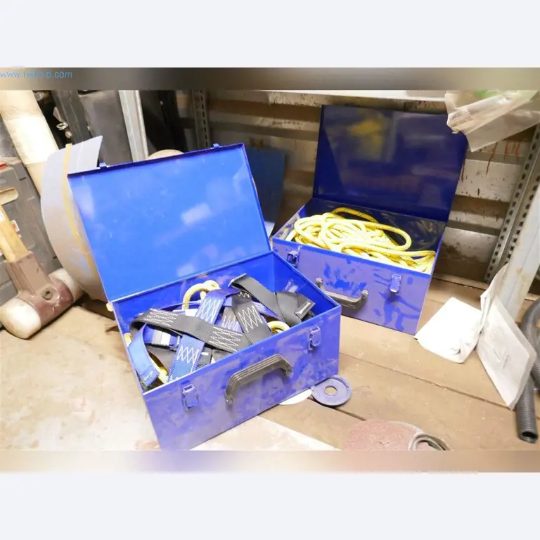 Stroje, provozní a kancelářské vybavení, zásoby, montážní materiál a vozidla-2