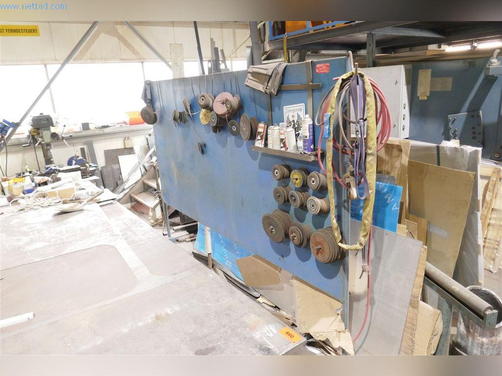 Stroje, provozní a kancelářské vybavení, zásoby, montážní materiál a vozidla-3