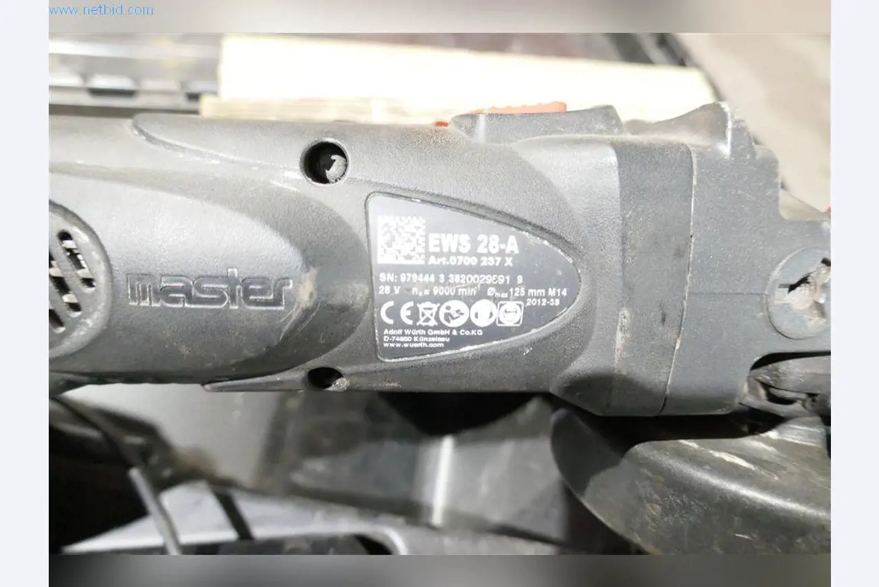 Stroje, provozní a kancelářské vybavení, zásoby, montážní materiál a vozidla-2