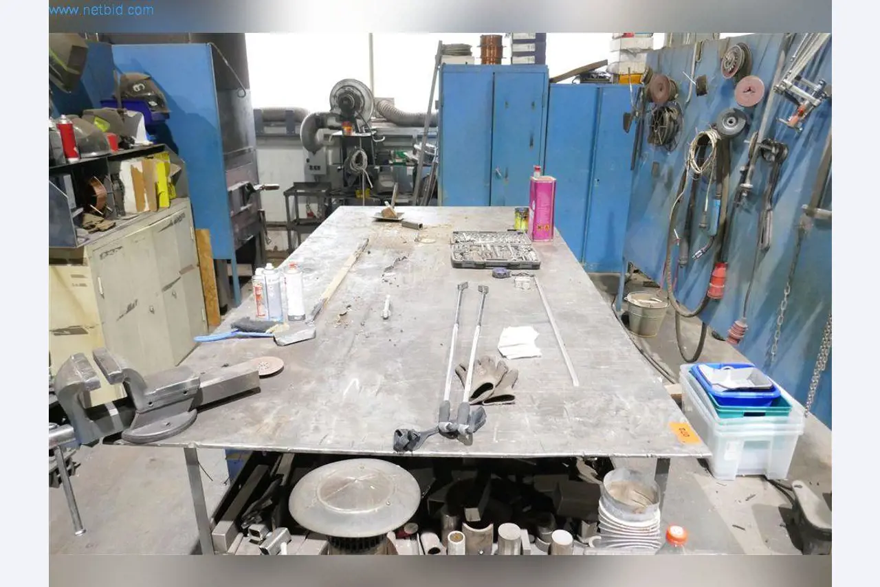 Maschinen, Betriebs- und Geschäftsausstattung, Warenvorräte, Montagematerial und Fahrzeuge (Bereich Stahlbau)-1