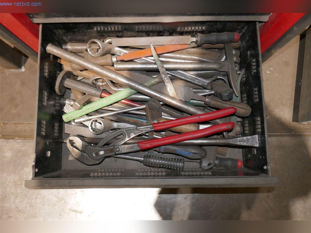 Stroje, provozní a kancelářské vybavení, zásoby, montážní materiál a vozidla-8