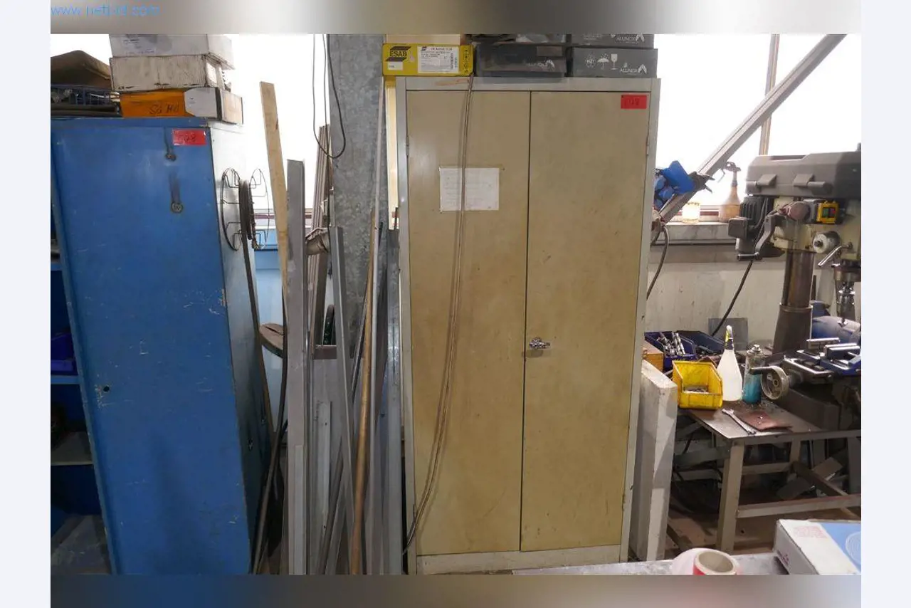 Stroje, provozní a kancelářské vybavení, zásoby, montážní materiál a vozidla-4