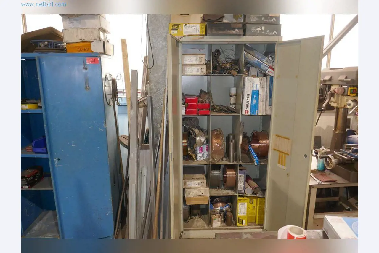 Stroje, provozní a kancelářské vybavení, zásoby, montážní materiál a vozidla-5