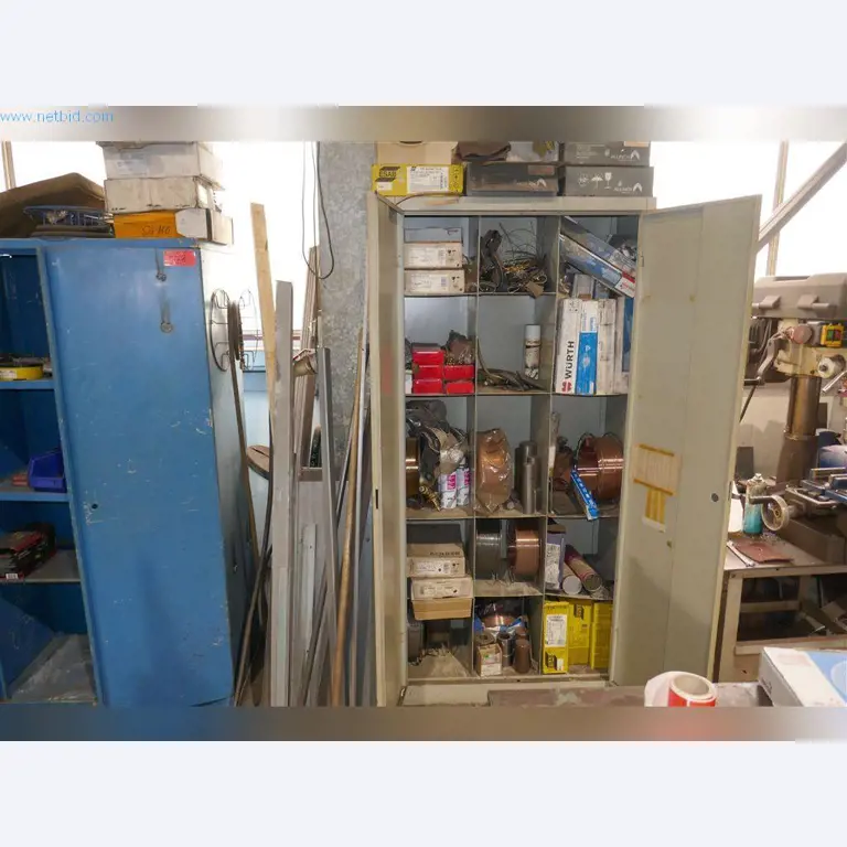 Stroje, provozní a kancelářské vybavení, zásoby, montážní materiál a vozidla-5