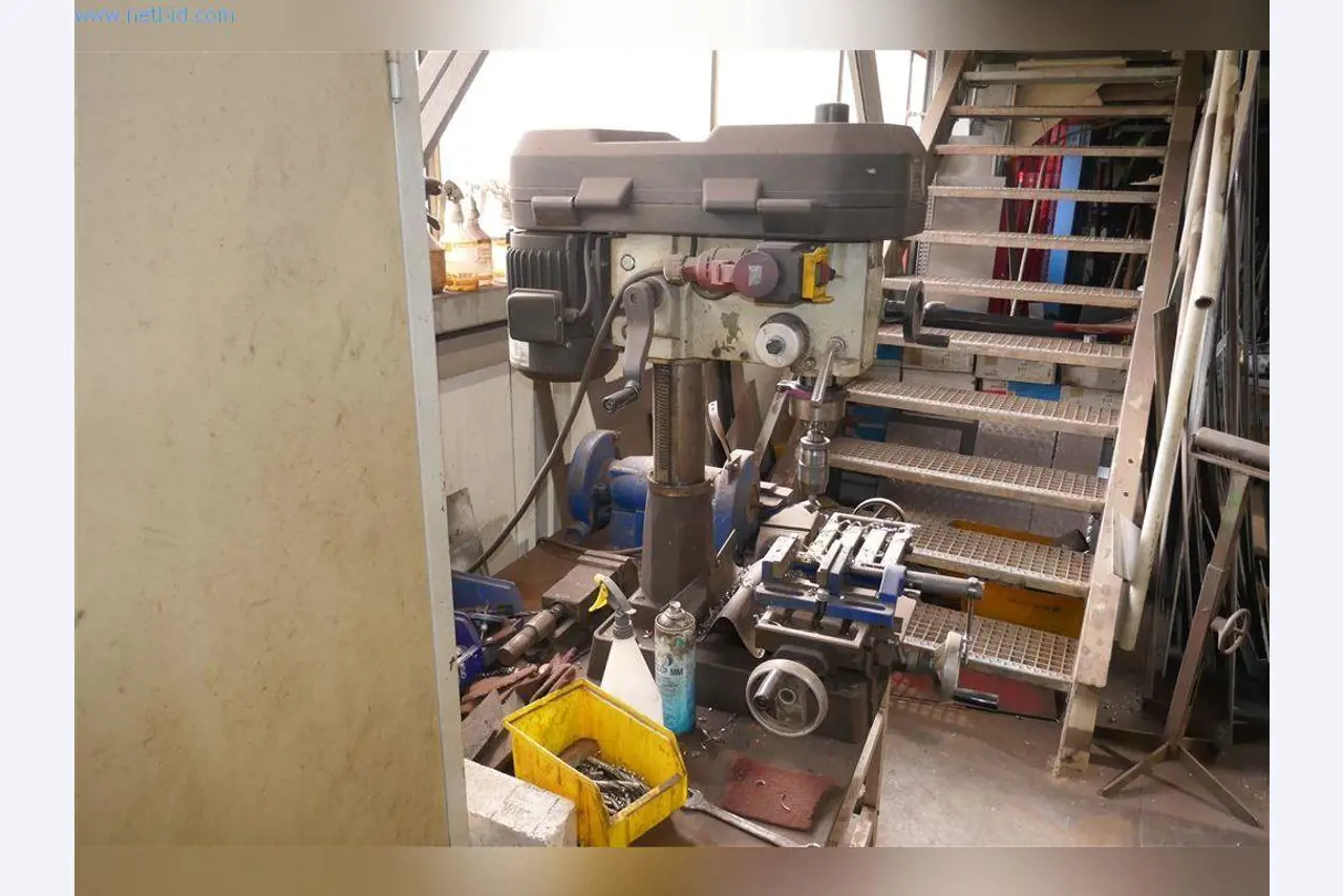 Stroje, provozní a kancelářské vybavení, zásoby, montážní materiál a vozidla-2