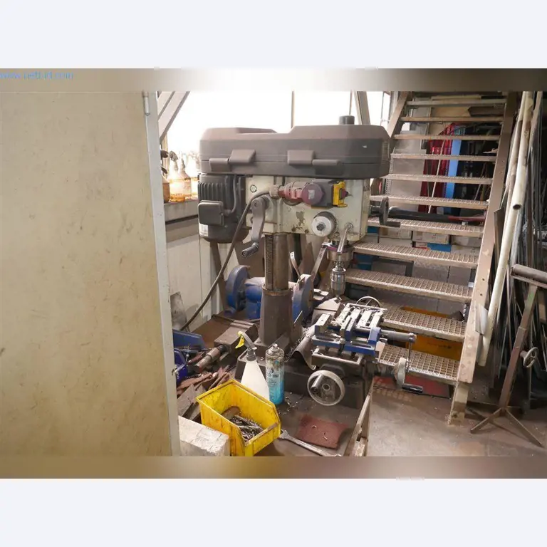 Stroje, provozní a kancelářské vybavení, zásoby, montážní materiál a vozidla-2