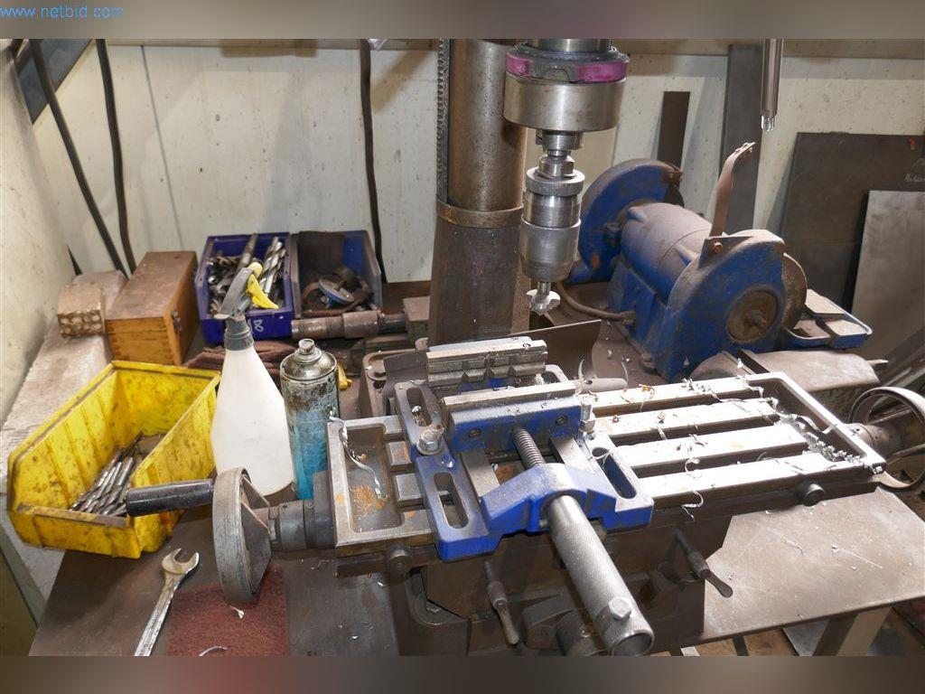 Stroje, provozní a kancelářské vybavení, zásoby, montážní materiál a vozidla-3