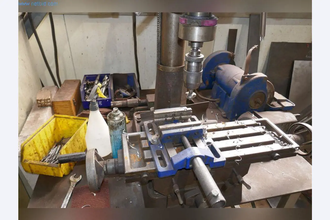 Stroje, provozní a kancelářské vybavení, zásoby, montážní materiál a vozidla-3