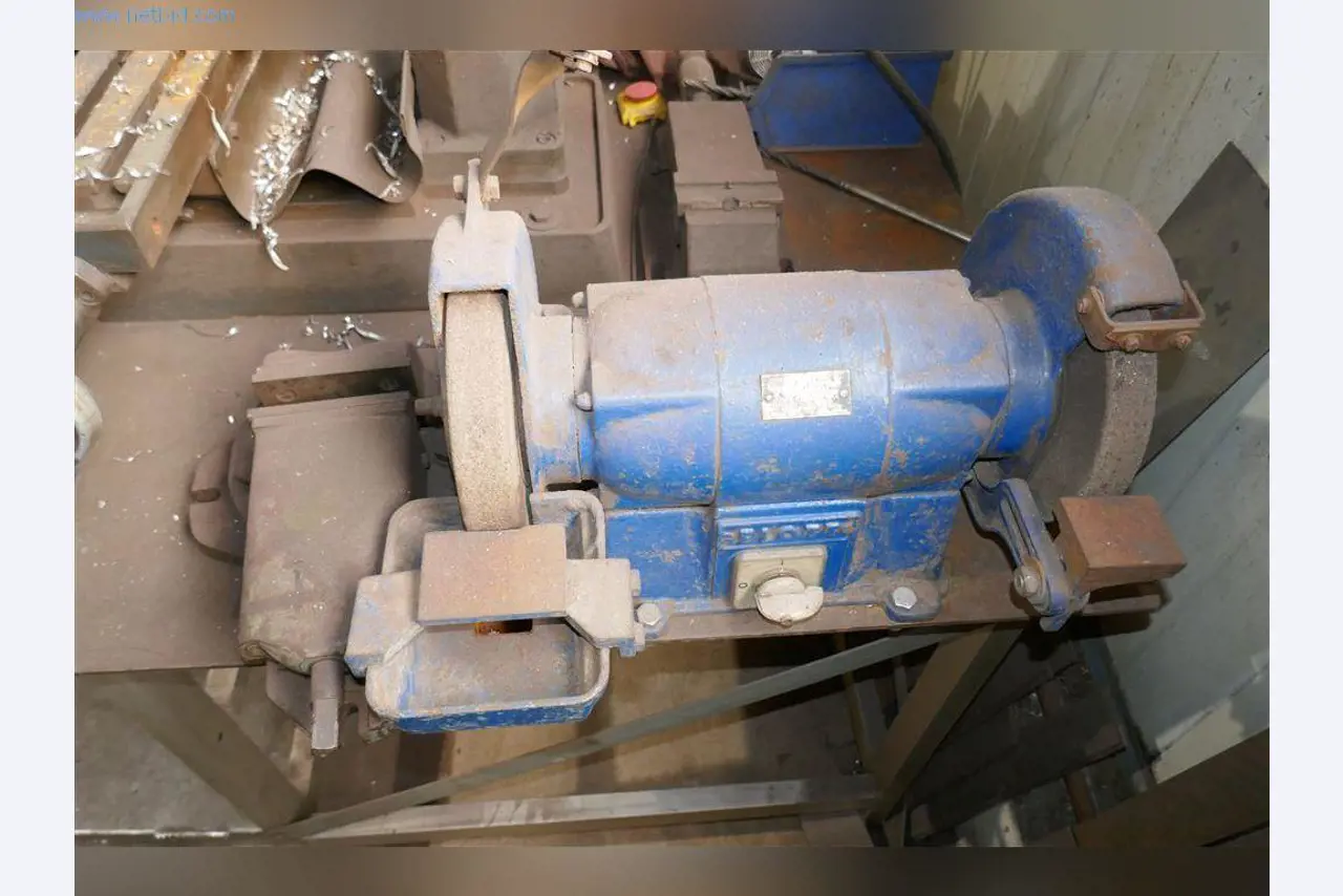 Stroje, provozní a kancelářské vybavení, zásoby, montážní materiál a vozidla-5