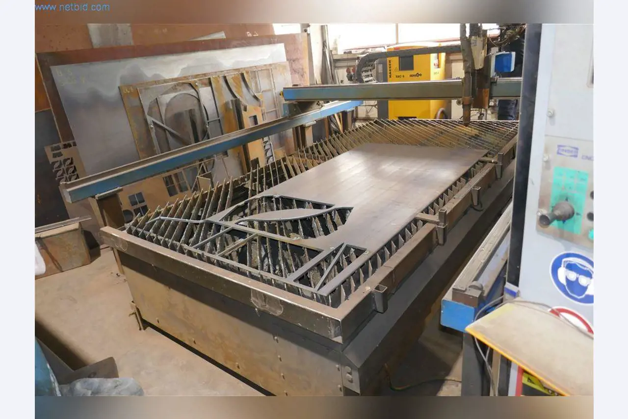 Máquinas, equipamento operacional e de escritório, existências, materiais de montagem e veículos (divisão Construção Metálica)-4