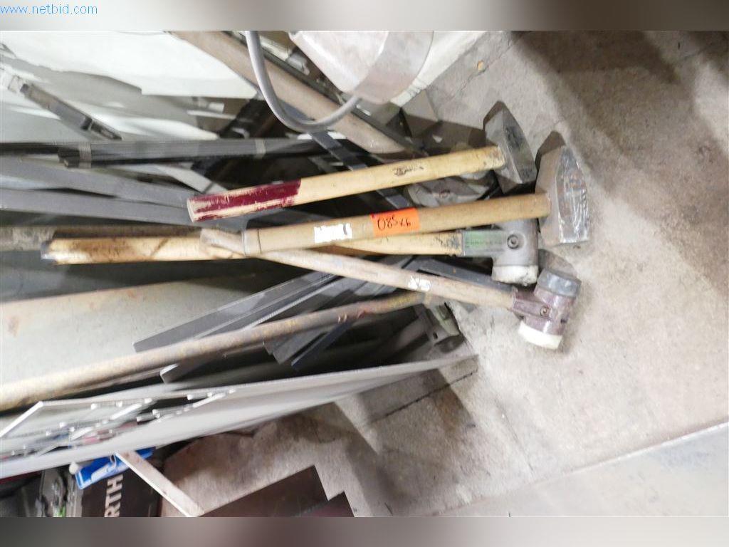 Stroje, provozní a kancelářské vybavení, zásoby, montážní materiál a vozidla-1