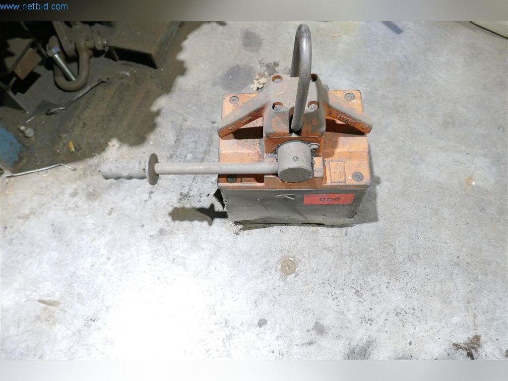 Stroje, provozní a kancelářské vybavení, zásoby, montážní materiál a vozidla-2