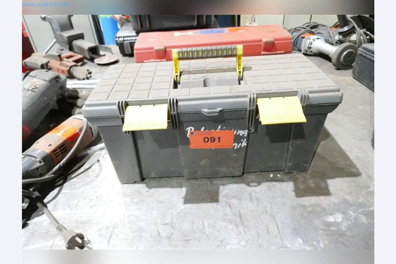 Maquinaria, equipos operativos y de oficina, existencias, materiales de montaje y vehículos-3