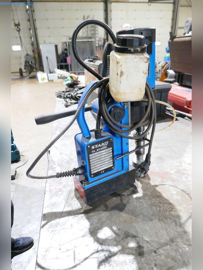 Stroje, provozní a kancelářské vybavení, zásoby, montážní materiál a vozidla-3