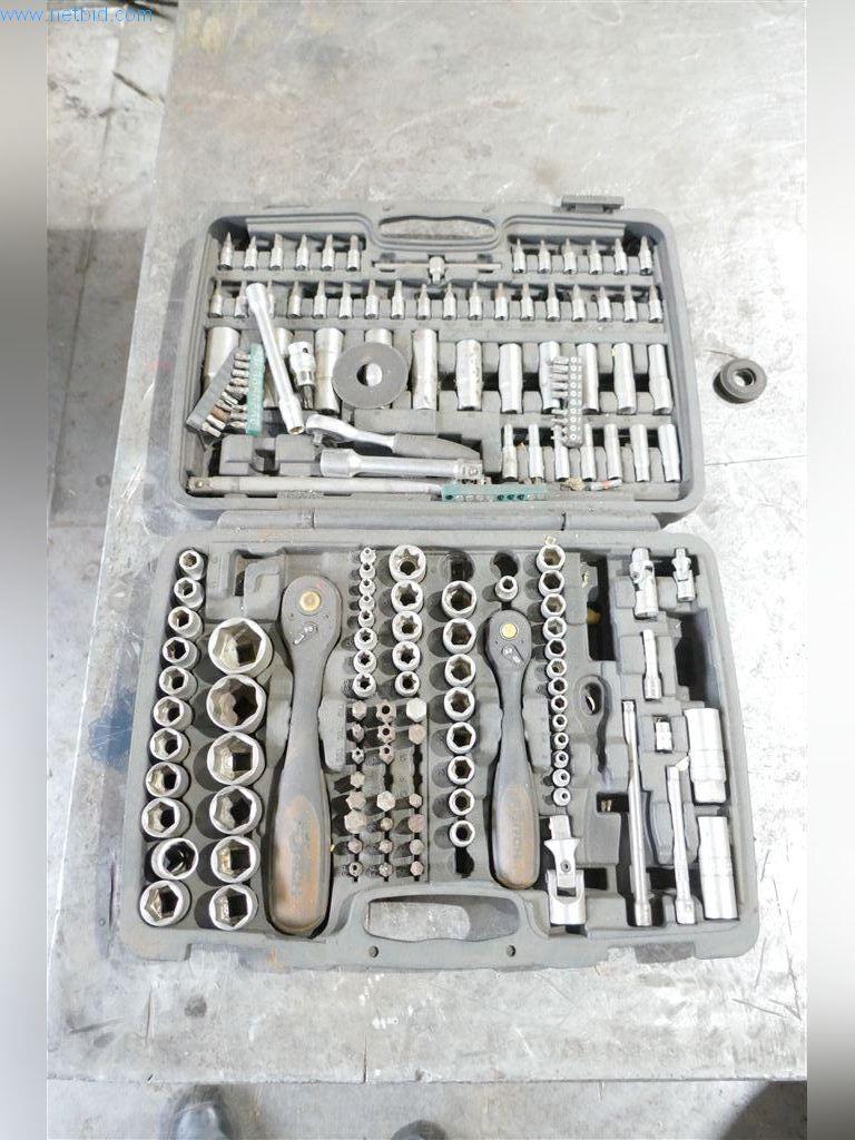 Stroje, provozní a kancelářské vybavení, zásoby, montážní materiál a vozidla-1