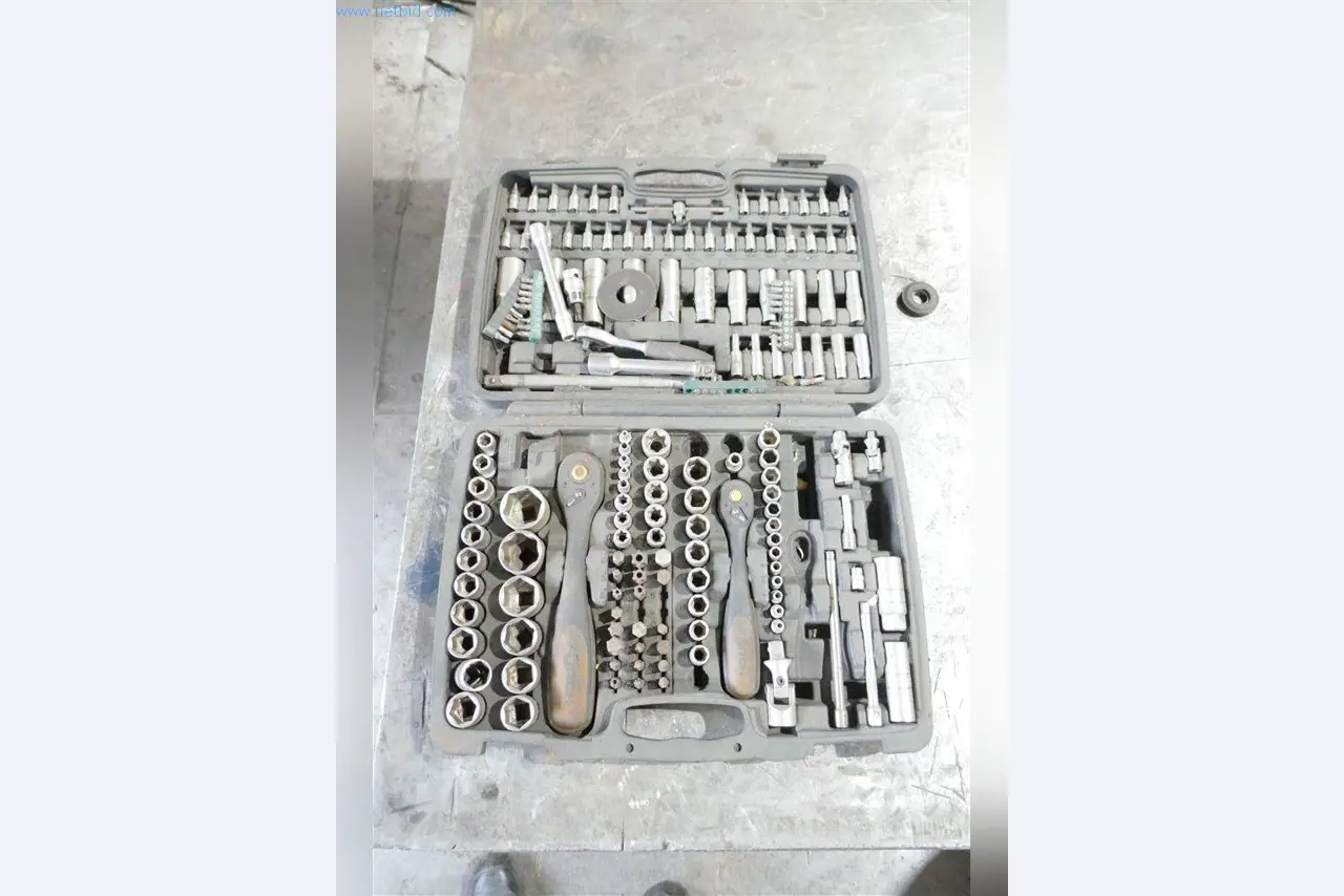 Machines, bedrijfs- en kantooruitrusting, voorraden, assemblagematerialen en voertuigen-1