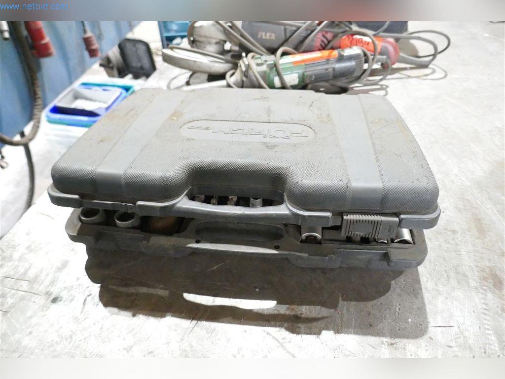 Stroje, provozní a kancelářské vybavení, zásoby, montážní materiál a vozidla-7