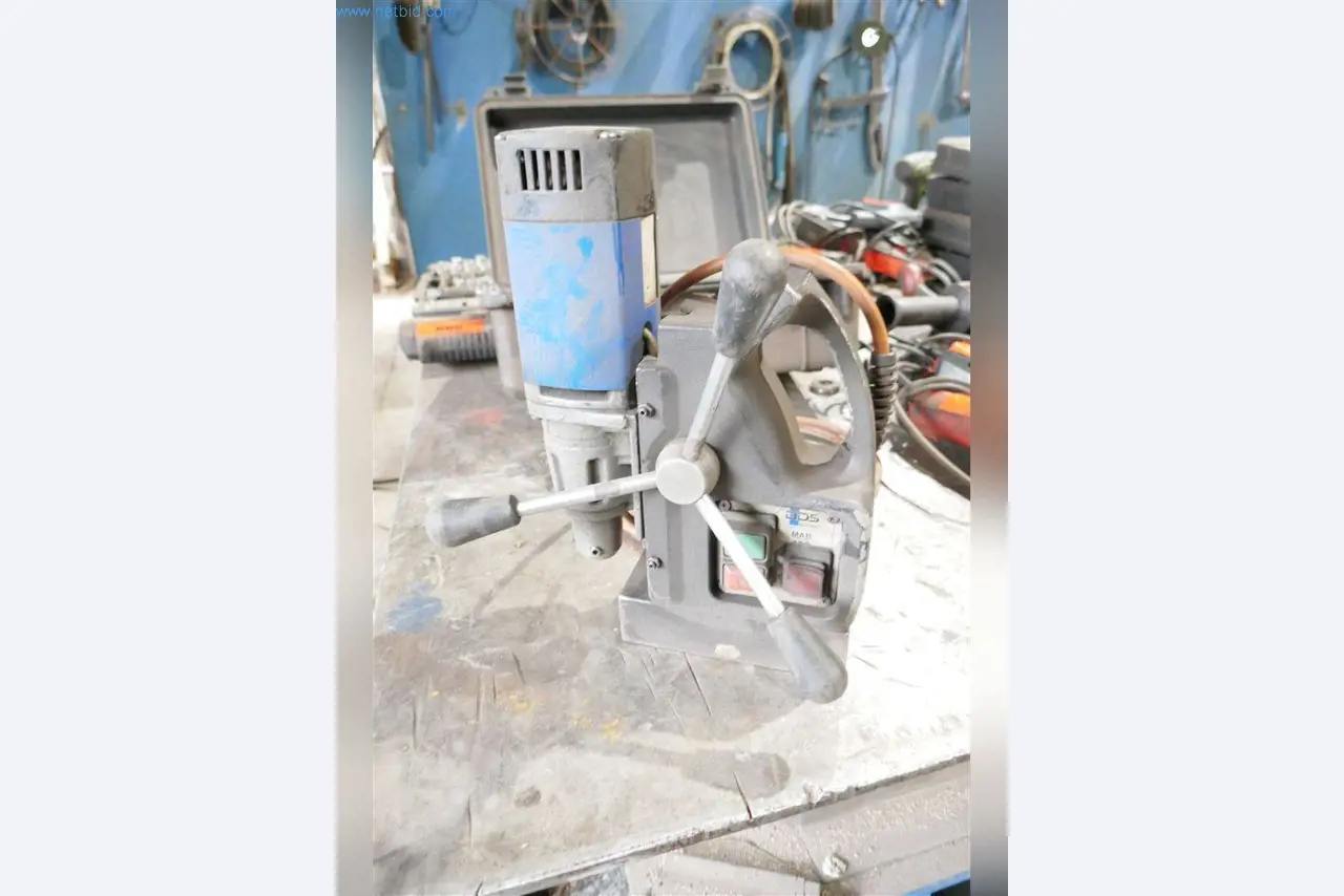 Stroje, provozní a kancelářské vybavení, zásoby, montážní materiál a vozidla-1